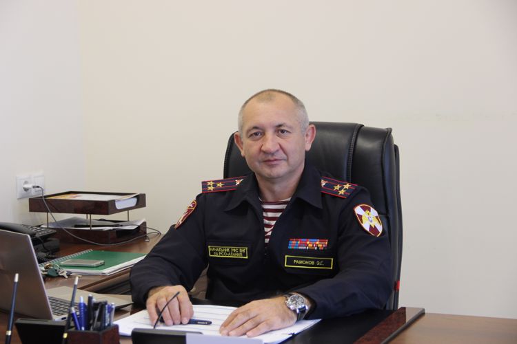 Начальник территориального органа полковник полиции Эльбрус Рамонов поздравил личный состав с профессиональным праздником.