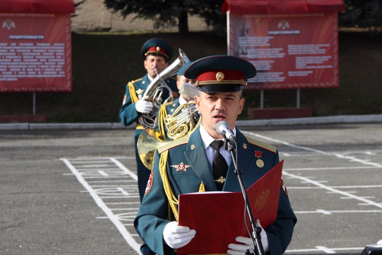 Во Владикавказе росгвардейцы рассказали школьникам о легендарном конструкторе оружия Михаиле Калашникове