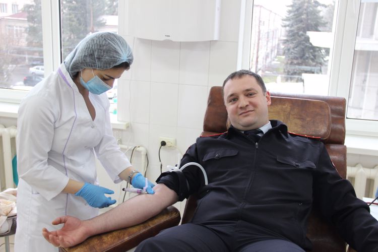 Во Владикавказе росгвардейцы присоединились к донорской акции в поддержку детей с лейкозом