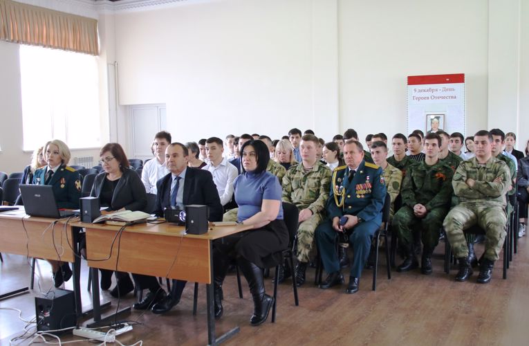 Во Владикавказе росгвардейцы приняли участие в мероприятиях, посвященных Дню Героев Отечества