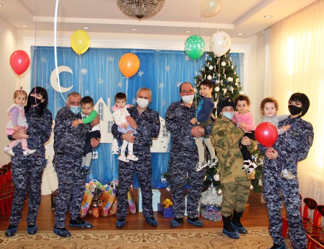 Росгвардейцы поздравили с Новым годом воспитанников детского дома