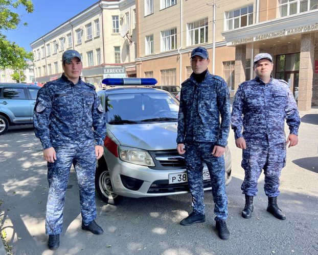 СОТРУДНИКИ РОСГВАРДИИ ОКАЗАЛИ ПОМОЩЬ ПОСТРАДАВШЕМУ В ДТП ЖИТЕЛЮ ВЛАДИКАВКАЗА