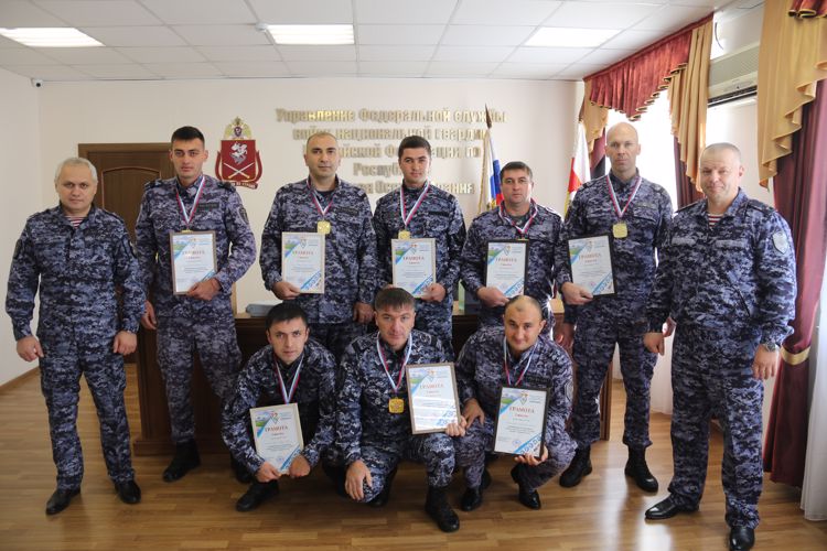 В СЕВЕРНОЙ ОСЕТИИ КОМАНДА СОТРУДНИКОВ РОСГВАРДИИ ЗАНЯЛА ПЕРВОЕ МЕСТО В  СОРЕВНОВАНИЯХ ОБЩЕСТВА «ДИНАМО» ПО ВОЛЕЙБОЛУ