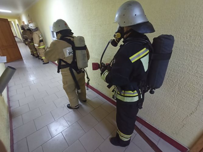 В МОЗДОКЕ РОСГВАРДИЯ И МЧС ПРОВЕЛИ ПОЖАРНО-ТАКТИЧЕСКИЕ УЧЕНИЯ