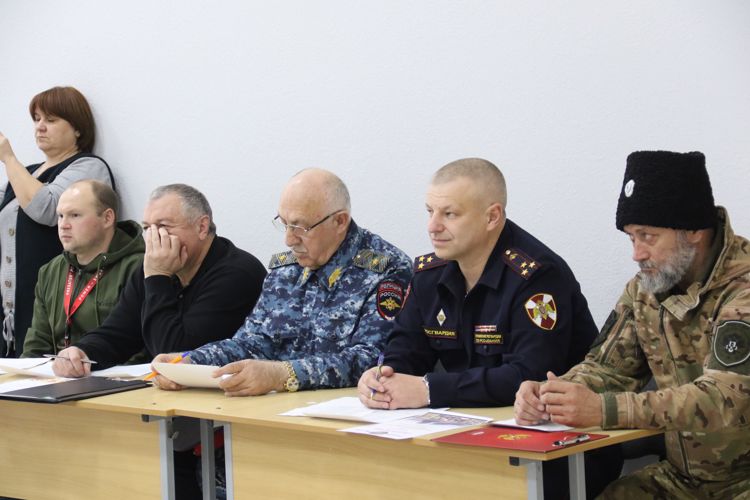 ОФИЦЕР РОСГВАРДИИ ПРИНЯЛ УЧАСТИЕ В ТОРЖЕСТВЕННОМ ПОСВЯЩЕНИИ ШКОЛЬНИКОВ В КАДЕТЫ