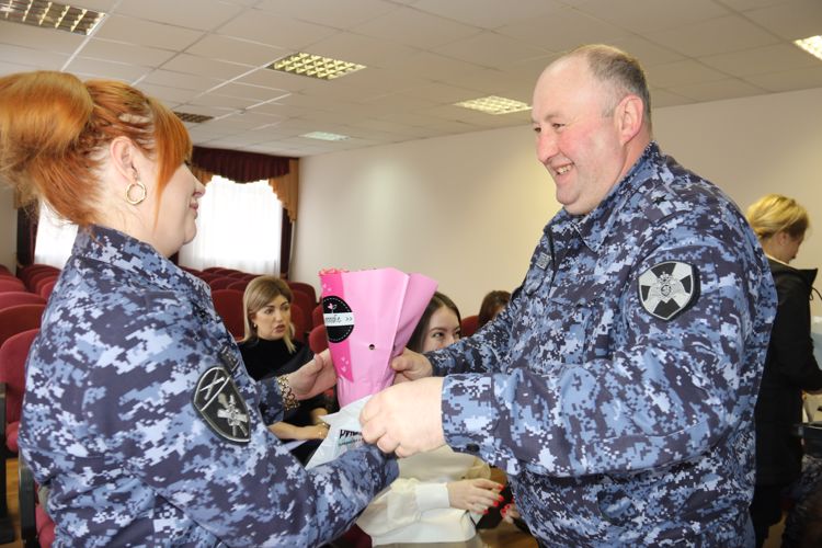 В УПРАВЛЕНИИ РОСГВАРДИИ ПО РЕСПУБЛИКЕ СЕВЕРНАЯ ОСЕТИЯ-АЛАНИЯ ПОЗДРАВИЛИ ЖЕНЩИН С НАСТУПАЮЩИМ 8 МАРТА 