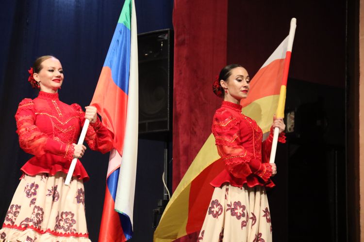 ПРАЗДНИЧНЫЙ КОНЦЕРТ АНСАМБЛЯ ПЕСНИ И ПЛЯСКИ СЕВЕРО-КАВКАЗСКОГО ОКРУГА РОСГВАРДИИ СОСТОЯЛСЯ ВО ВЛАДИКАВКАЗЕ