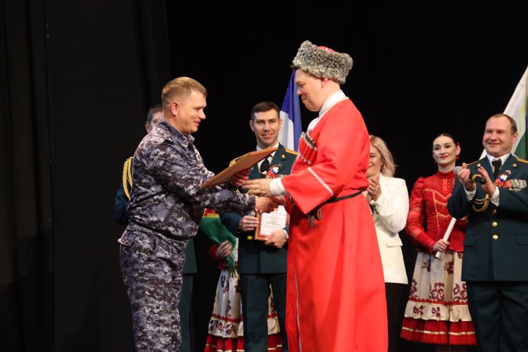 ПРАЗДНИЧНЫЙ КОНЦЕРТ АНСАМБЛЯ ПЕСНИ И ПЛЯСКИ СЕВЕРО-КАВКАЗСКОГО ОКРУГА РОСГВАРДИИ СОСТОЯЛСЯ ВО ВЛАДИКАВКАЗЕ