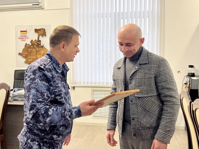 ВО ВЛАДИКАВКАЗЕ СОСТОЯЛАСЬ РАБОЧАЯ ВСТРЕЧА ОФИЦЕРА РОСГВАРДИИ И ДИРЕКТОРА УЧРЕЖДЕНИЯ КУЛЬТУРЫ