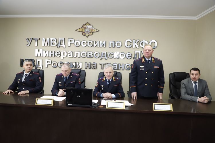 НАЧАЛЬНИК УПРАВЛЕНИЯ РОСГВАРДИИ ПО РЕСПУБЛИКЕ СЕВЕРНАЯ ОСЕТИЯ-АЛАНИЯ ПРИНЯЛ УЧАСТИЕ В ОТКРЫТИИ ПАМЯТНИКА ПОГИБШИМ ПРАВООХРАНИТЕЛЯМ В МИНЕРАЛЬНЫХ ВОДАХ