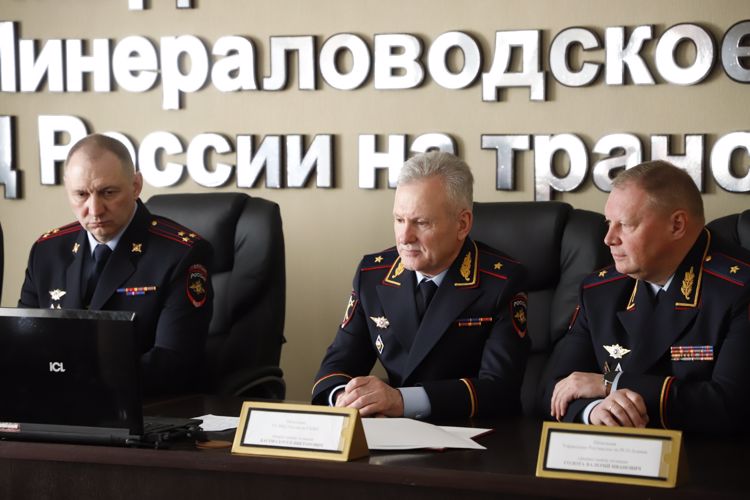 НАЧАЛЬНИК УПРАВЛЕНИЯ РОСГВАРДИИ ПО РЕСПУБЛИКЕ СЕВЕРНАЯ ОСЕТИЯ-АЛАНИЯ ПРИНЯЛ УЧАСТИЕ В ОТКРЫТИИ ПАМЯТНИКА ПОГИБШИМ ПРАВООХРАНИТЕЛЯМ В МИНЕРАЛЬНЫХ ВОДАХ