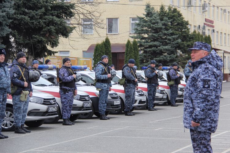 СОТРУДНИКИ УПРАВЛЕНИЯ РОСГВАРДИИ ПО РЕСПУБЛИКЕ СЕВЕРНАЯ ОСЕТИЯ – АЛАНИЯ ПОЛУЧИЛИ КЛЮЧИ ОТ НОВЫХ СЛУЖЕБНЫХ АВТОМОБИЛЕЙ