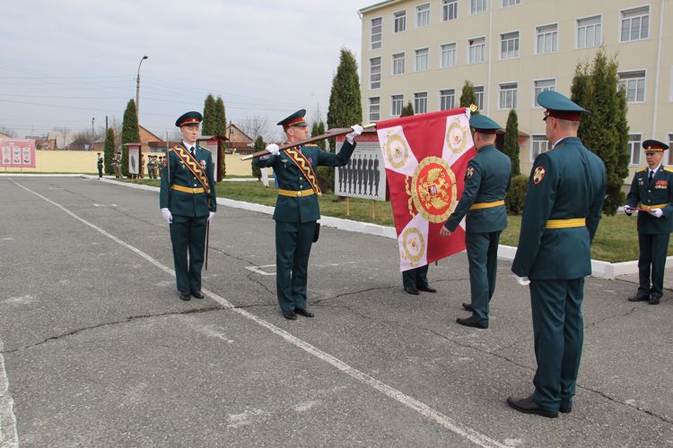 ВОИНСКИМ ЧАСТЯМ ВЛАДИКАВКАЗСКОГО СОЕДИНЕНИЯ РОСГВАРДИИ ВРУЧЕНЫ БОЕВЫЕ ЗНАМЕНА