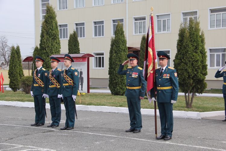 ВОИНСКИМ ЧАСТЯМ ВЛАДИКАВКАЗСКОГО СОЕДИНЕНИЯ РОСГВАРДИИ ВРУЧЕНЫ БОЕВЫЕ ЗНАМЕНА