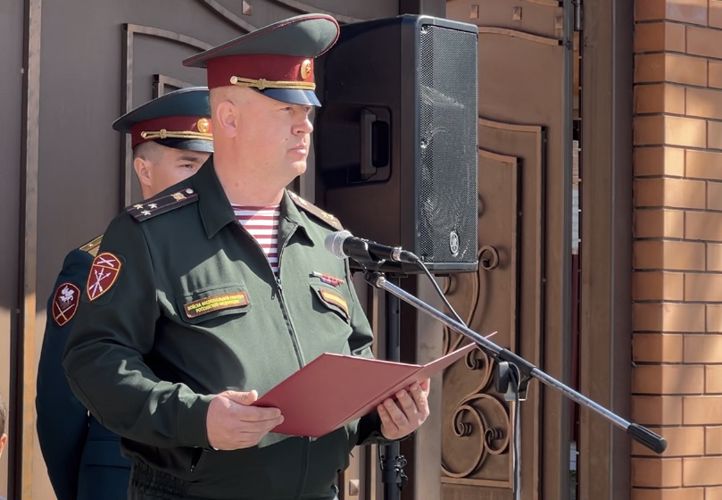 МЕМОРИАЛЬНАЯ ДОСКА ПАМЯТИ ПОГИБШЕГО ВОИНА ПРАВОПОРЯДКА УСТАНОВЛЕНА В СЕВЕРНОЙ ОСЕТИИ