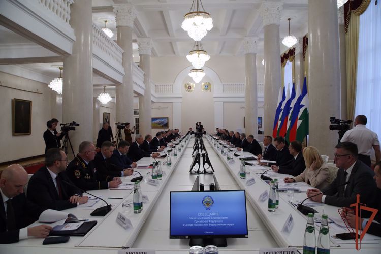 КОМАНДУЮЩИЙ СЕВЕРО-КАВКАЗСКИМ ОКРУГОМ РОСГВАРДИИ ПРИНЯЛ УЧАСТИЕ В СОВЕЩАНИИ СОВЕТА БЕЗОПАСНОСТИ РОССИИ В НАЛЬЧИКЕ