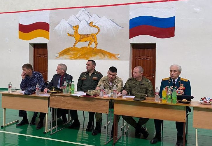 ВО ВЛАДИКАВКАЗЕ ОФИЦЕР РОСГВАРДИИ ПРИНЯЛ УЧАСТИЕ В  ПАТРИОТИЧЕСКОМ МЕРОПРИЯТИИ 