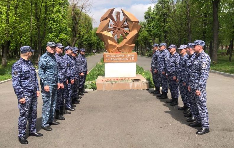 В СЕВЕРНОЙ ОСЕТИИ РОСГВАРДЕЙЦЫ ПОЧТИЛИ ПАМЯТЬ ЖЕРТВ ЧЕРНОБЫЛЬСКОЙ КАТАСТРОФЫ