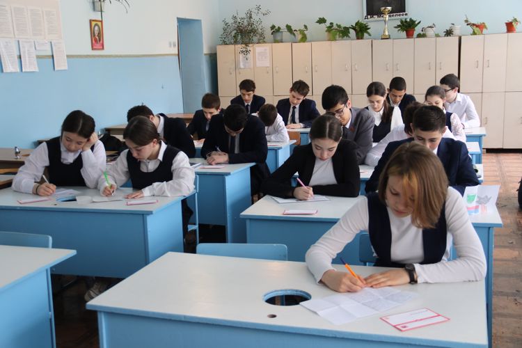 ШКОЛЬНИКИ СЕВЕРНОЙ ОСЕТИИ НАПИСАЛИ ПИСЬМА СОЛДАТАМ   