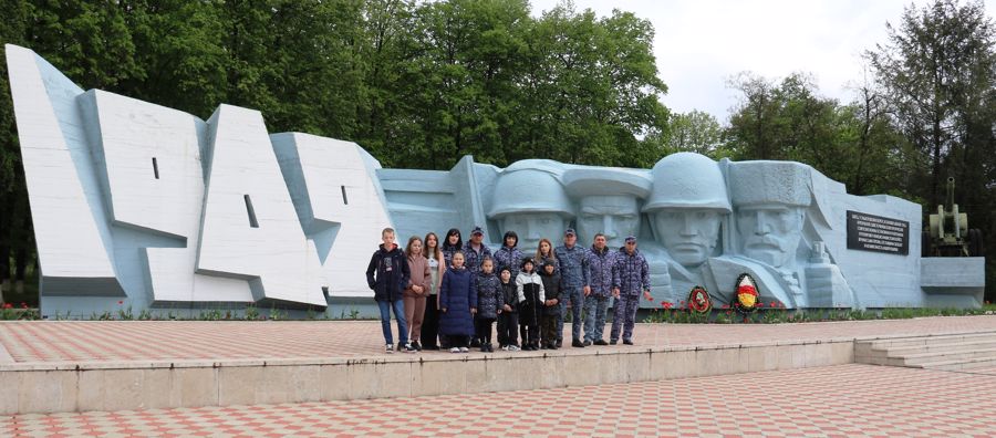 В СЕВЕРНОЙ ОСЕТИИ РОСГВАРДЕЙЦЫ ПРОВЕЛИ ДЛЯ ДЕТЕЙ ТУР ПО ИСТОРИЧЕСКИМ ПАМЯТНИКАМ РЕСПУБЛИКИ