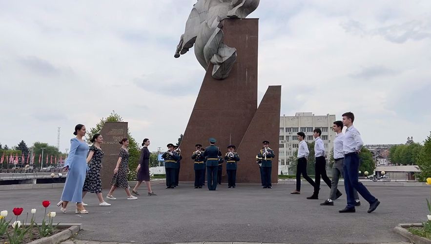 В ГОРОДАХ СКФО ЗВУЧИТ “МАЙСКИЙ ВАЛЬС” В ИСПОЛНЕНИИ ВОЕННЫХ ОРКЕСТРОВ РОСГВАРДИИ (ВИДЕО)