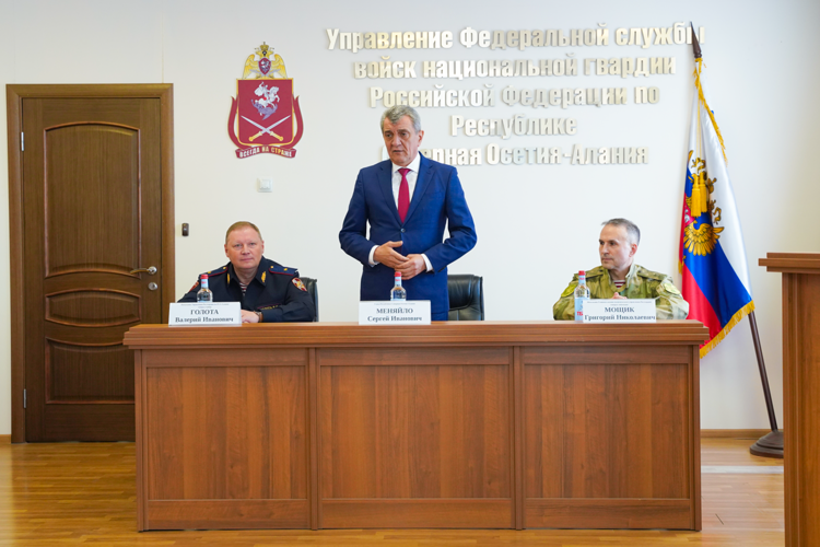 ГЕНЕРАЛ-ЛЕЙТЕНАНТ ГРИГОРИЙ МОЩИК ВРУЧИЛ ГОСУДАРСТВЕННЫЕ НАГРАДЫ РОСГВАРДЕЙЦАМ ВО ВЛАДИКАВКАЗЕ