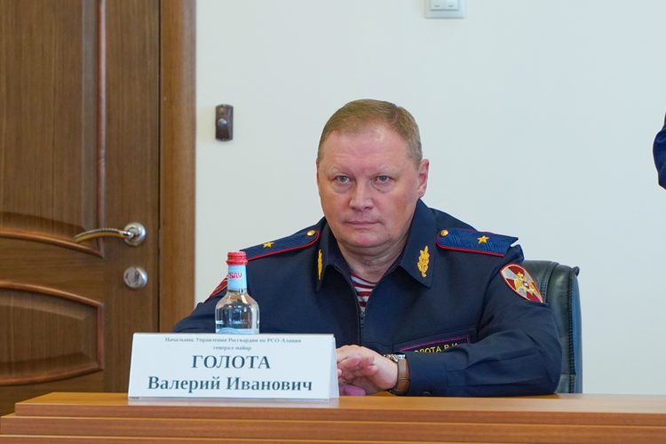 ГЕНЕРАЛ-ЛЕЙТЕНАНТ ГРИГОРИЙ МОЩИК ВРУЧИЛ ГОСУДАРСТВЕННЫЕ НАГРАДЫ РОСГВАРДЕЙЦАМ ВО ВЛАДИКАВКАЗЕ