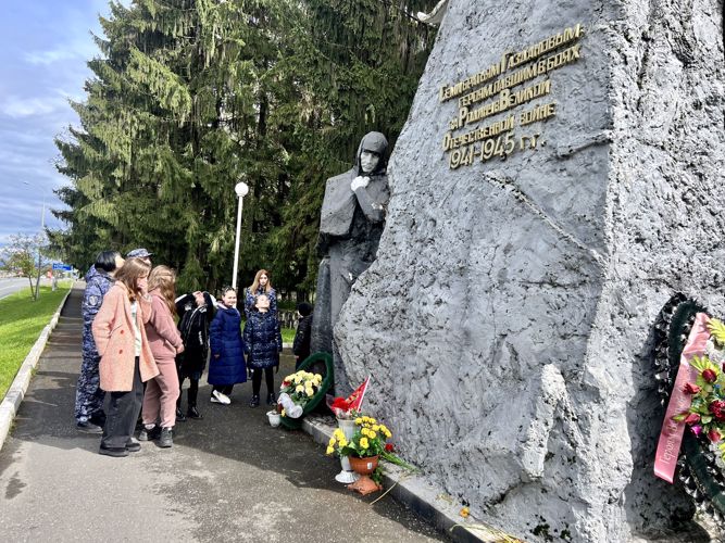 В СЕВЕРНОЙ ОСЕТИИ РОСГВАРДЕЙЦЫ ПРОВЕЛИ ДЛЯ ДЕТЕЙ ТУР ПО ИСТОРИЧЕСКИМ ПАМЯТНИКАМ РЕСПУБЛИКИ