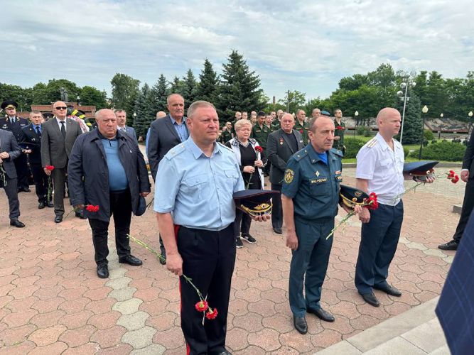 ВО ВЛАДИКАВКАЗЕ РОСГВАРДЕЙЦЫ ПРИНЯЛИ УЧАСТИЕ В МЕРОПРИЯТИЯХ, ПРИУРОЧЕННЫХ КО ДНЮ ПАМЯТИ И СКОРБИ