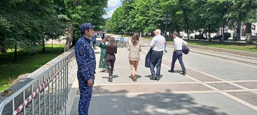 ВО ВЛАДИКАВКАЗЕ РОСГВАРДЕЙЦЫ ОБЕСПЕЧИЛИ ПРАВОПОРЯДОК В МЕЖДУНАРОДНЫЙ ДЕНЬ ЗАЩИТЫ ДЕТЕЙ