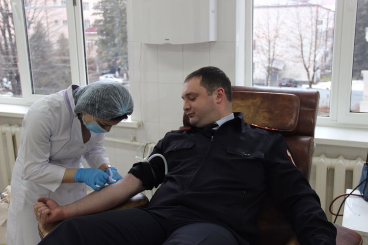 ВО ВЛАДИКАВКАЗЕ РОСГВАРДИЯ ПРИСОЕДИНИЛАСЬ К ДОНОРСКОЙ АКЦИИ Во Всемирный день донора сотрудники вневедомственной 