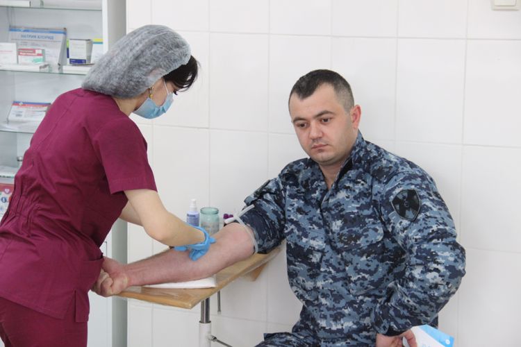 ВО ВЛАДИКАВКАЗЕ РОСГВАРДИЯ ПРИСОЕДИНИЛАСЬ К ДОНОРСКОЙ АКЦИИ Во Всемирный день донора сотрудники вневедомственной 