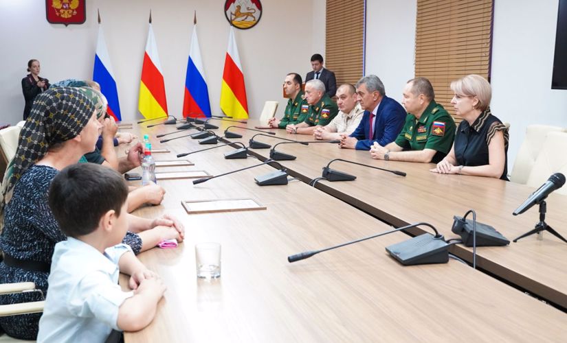 СЕМЬЕ ВОЕННОСЛУЖАЩЕГО РОСГВАРДИИ ПЕРЕДАЛИ ГОСУДАРСТВЕННУЮ НАГРАДУ В СЕВЕРНОЙ ОСЕТИИ