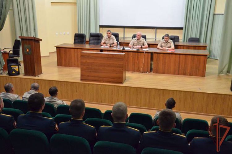 КОМАНДУЮЩИЙ ОКРУГОМ ВСТРЕТИЛСЯ С ОФИЦЕРАМИ-ВЫПУСКНИКАМИ, ПРИБЫВШИМИ ДЛЯ ПРОХОЖДЕНИЯ СЛУЖБЫ НА СЕВЕРНЫЙ КАВКАЗ