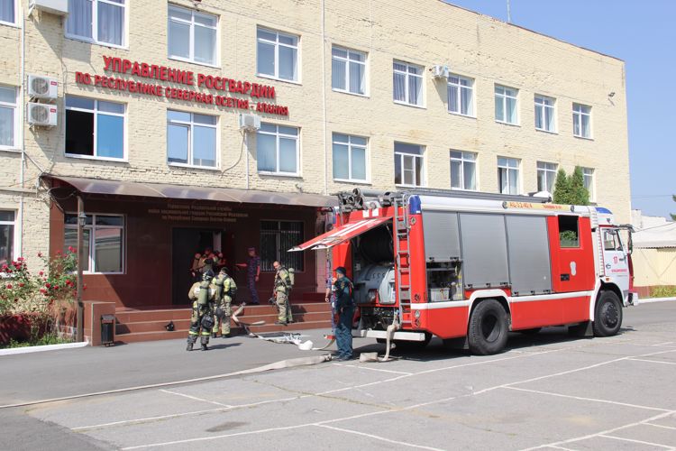 В УПРАВЛЕНИИ РОСГВАРДИИ ПО РЕСПУБЛИКЕ СЕВЕРНАЯ ОСЕТИЯ-АЛАНИЯ ПРОШЛИ МЕЖВЕДОМСТВЕННЫЕ ПОЖАРНО-ТАКТИЧЕСКИЕ УЧЕНИЯ 