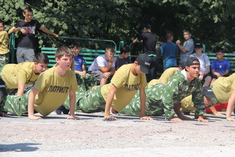 В СЕВЕРНОЙ ОСЕТИИ ПРОШЛО СПОРТИВНОЕ МЕРОПРИЯТИЕ В РАМКАХ АКЦИИ «КАНИКУЛЫ С РОСГВАРДИЕЙ»