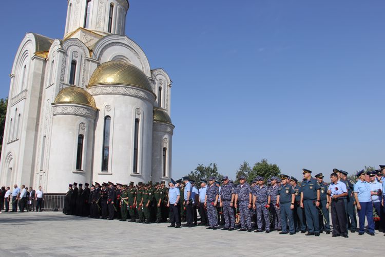 В СЕВЕРНОЙ ОСЕТИИ РОСГВАРДЕЙЦЫ ПОЧТИЛИ ПАМЯТЬ ЖЕРТВ БЕСЛАНСКОЙ ТРАГЕДИИ