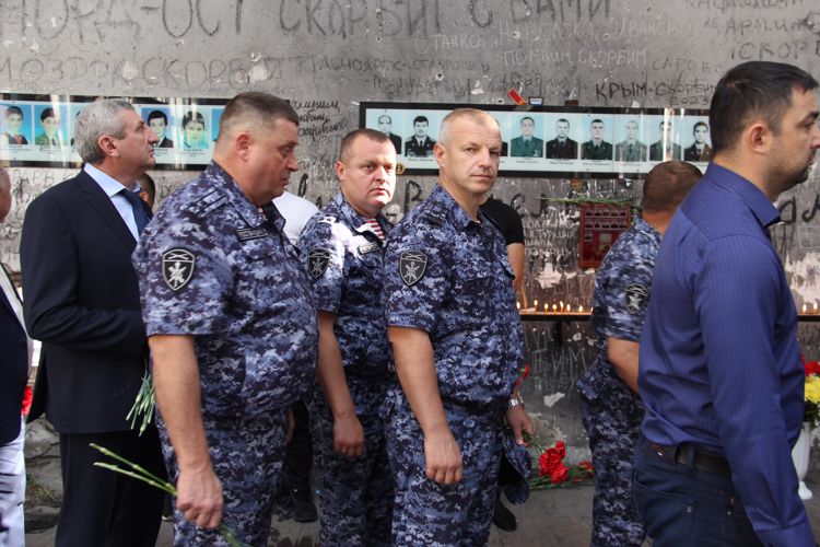 В СЕВЕРНОЙ ОСЕТИИ РОСГВАРДЕЙЦЫ ПОЧТИЛИ ПАМЯТЬ ЖЕРТВ БЕСЛАНСКОЙ ТРАГЕДИИ