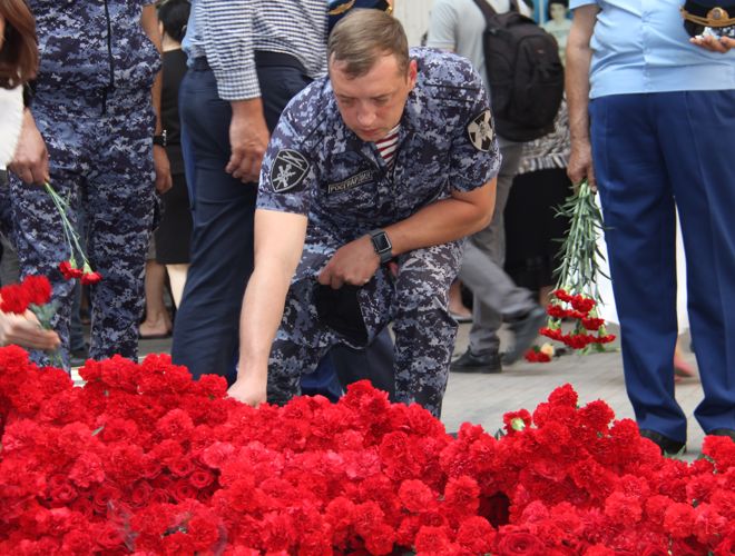 В СЕВЕРНОЙ ОСЕТИИ РОСГВАРДЕЙЦЫ ПОЧТИЛИ ПАМЯТЬ ЖЕРТВ БЕСЛАНСКОЙ ТРАГЕДИИ