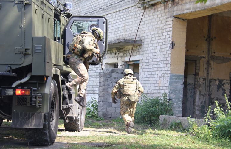 В СЕВЕРНОЙ ОСЕТИИ СПЕЦНАЗ РОСГВАРДИИ ПРИНЯЛ УЧАСТИЕ В СПЕЦПРОЕКТЕ РЕГИОНАЛЬНОГО ТЕЛЕВИДЕНИЯ