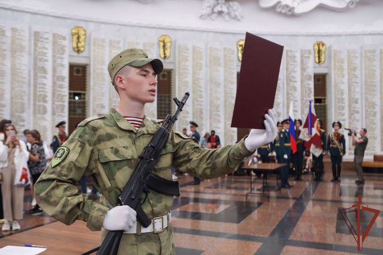 БОЛЕЕ 10 ТЫСЯЧ НОВОБРАНЦЕВ ПРОЙДУТ ВОЕННУЮ СЛУЖБУ В РОСГВАРДИИ