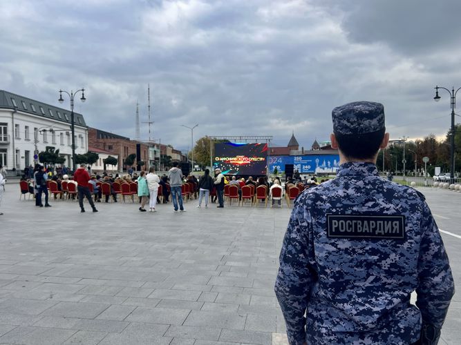 РОСГВАРДЕЙЦЫ ОБЕСПЕЧИЛИ ПРАВОПОРЯДОК НА МЕРОПРИЯТИИ, ПРИУРОЧЕННОМ К ПРАЗДНОВАНИЮ 240-ЛЕТИЯ МАРИИНСКОГО ТЕАТРА