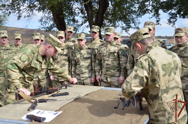 СБОР С ВЫПУСКНИКАМИ ВОЕННЫХ ВУЗОВ 2023-ГО ГОДА ЗАВЕРШИЛСЯ В СЕВЕРО-КАВКАЗСКОМ ОКРУГЕ РОСГВАРДИИ