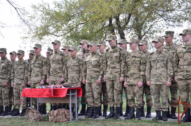 СБОР С ВЫПУСКНИКАМИ ВОЕННЫХ ВУЗОВ 2023-ГО ГОДА ЗАВЕРШИЛСЯ В СЕВЕРО-КАВКАЗСКОМ ОКРУГЕ РОСГВАРДИИ