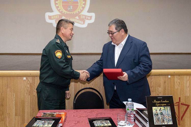 РОСГВАРДИЯ ПРОВЕЛА ПРЕЗЕНТАЦИЮ ПЕРВОЙ КНИГИ ДЛЯ ПОДРОСТКОВ