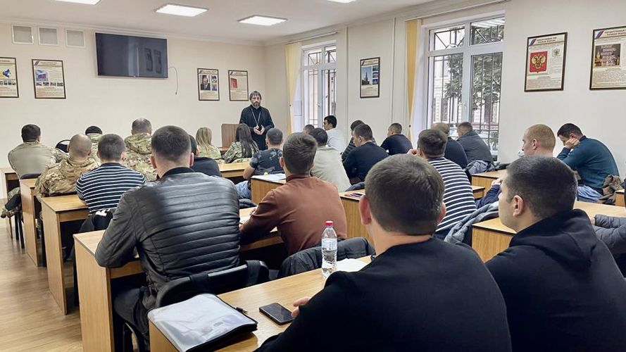 В РЕГИОНАЛЬНОМ УПРАВЛЕНИИ ВНЕВЕДОМСТВЕННОЙ ОХРАНЫ РОСГВАРДИИ СОСТОЯЛСЯ КРУГЛЫЙ СТОЛ С ПРЕДСТАВИТЕЛЕМ ДУХОВЕНСТВА