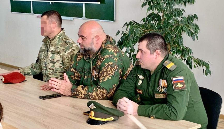 РОСГВАРДЕЕЦ ПРИНЯЛ УЧАСТИЕ В КРУГЛОМ СТОЛЕ ДЛЯ СТУДЕНТОВ ВЛАДИКАВКАЗА