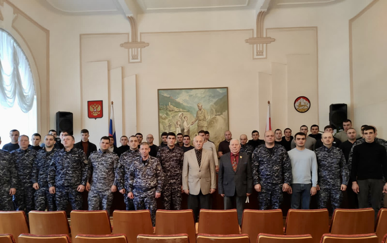 РОСГВАРДЕЙЦЫ ПРИНЯЛИ УЧАСТИЕ В КРУГЛОМ СТОЛЕ, ПОСВЯЩЕННОМ ДНЮ ГЕРОЕВ ОТЕЧЕСТВА