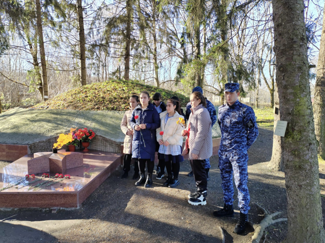 В СЕВЕРНОЙ ОСЕТИИ РОСГВАРДЕЙЦЫ ПОЧТИЛИ ПАМЯТЬ НЕИЗВЕСТНОГО СОЛДАТА