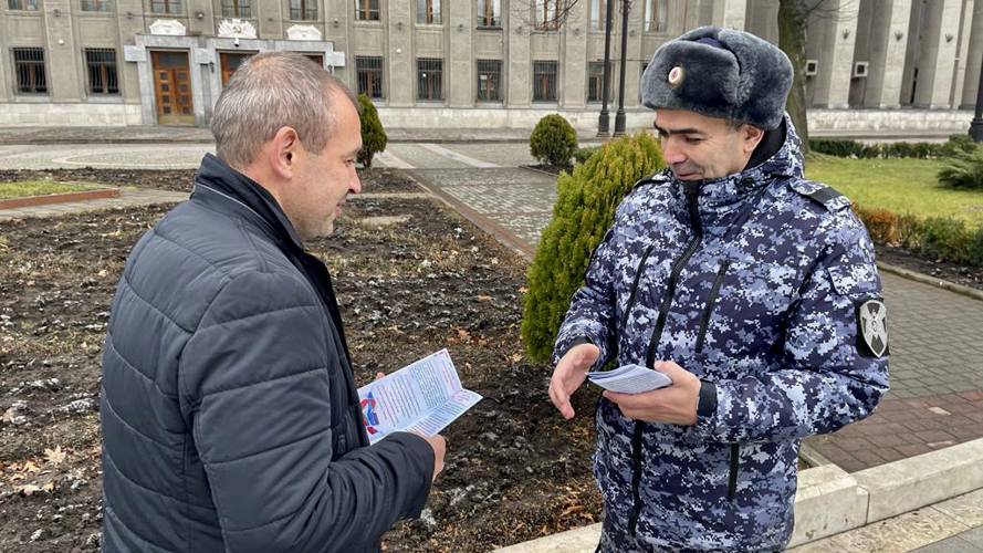 СОТРУДНИКИ РОСГВАРДИИ В СЕВЕРНОЙ ОСЕТИИ ПОУЧАСТВОВАЛИ В ПАТРИОТИЧЕСКИХ МЕРОПРИЯТИЯХ КО ДНЮ КОНСТИТУЦИИ РОССИИ
